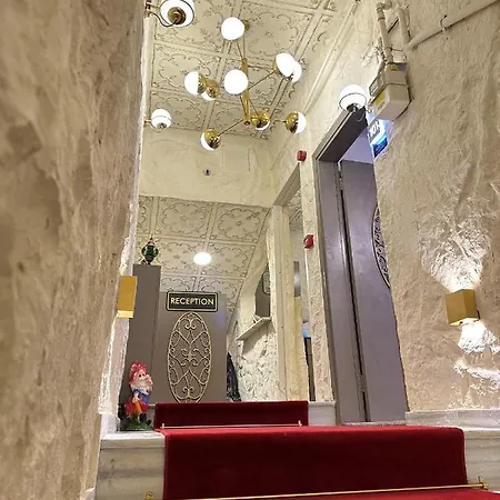 מלון Ethnica 5*